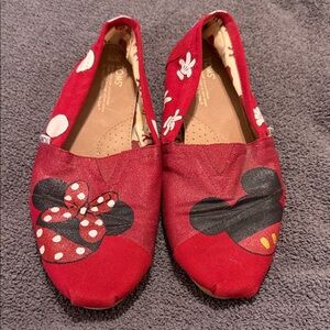 TOMS Woman’s Red Minnie & Mickey Slip-On Canvas Shoes size 10w